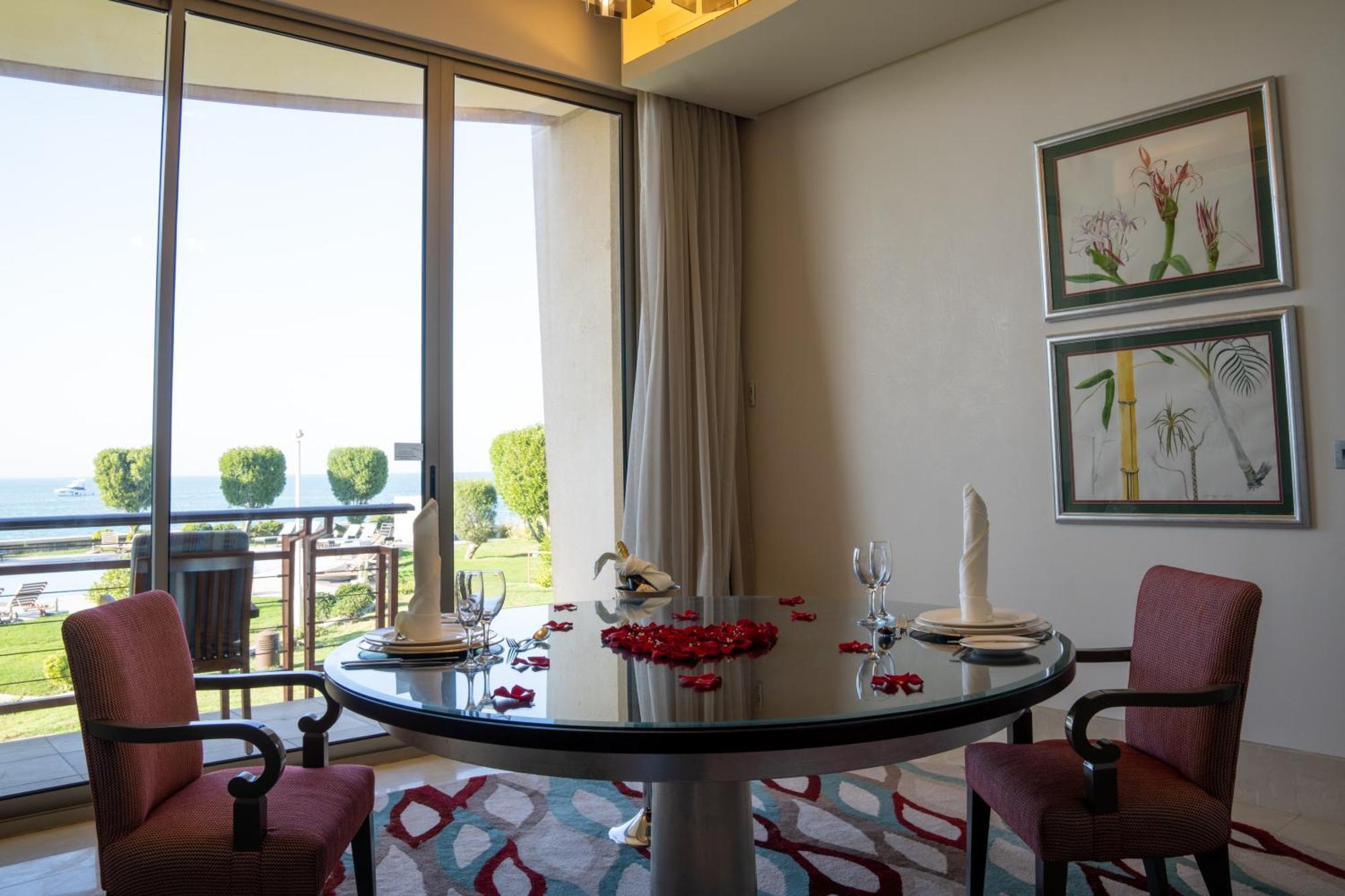 Marina Hotel Kuwait City Exterior photo A dining room