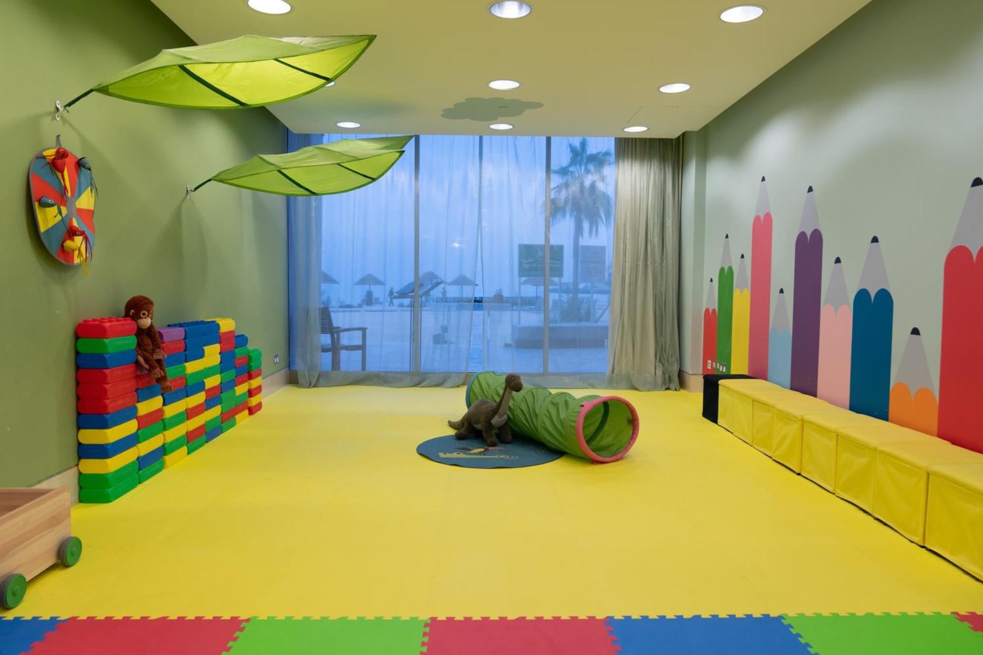 Marina Hotel Kuwait City Exterior photo A nursery in a hotel