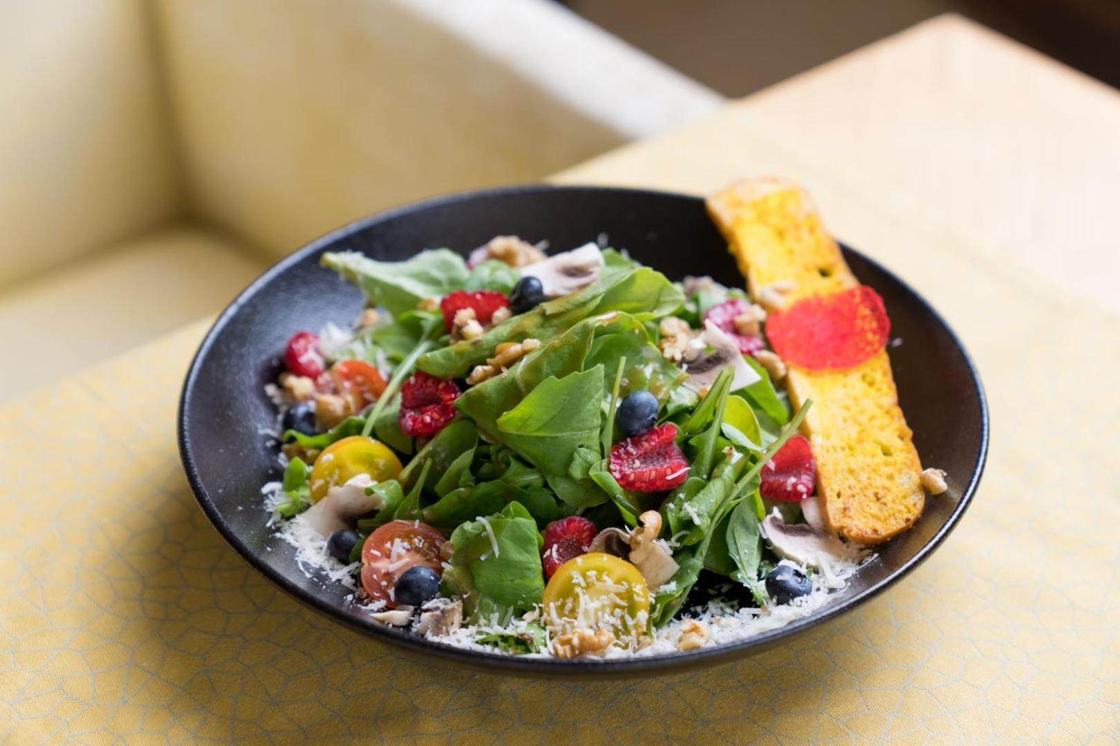 Marina Hotel Kuwait City Exterior photo A salad at the restaurant