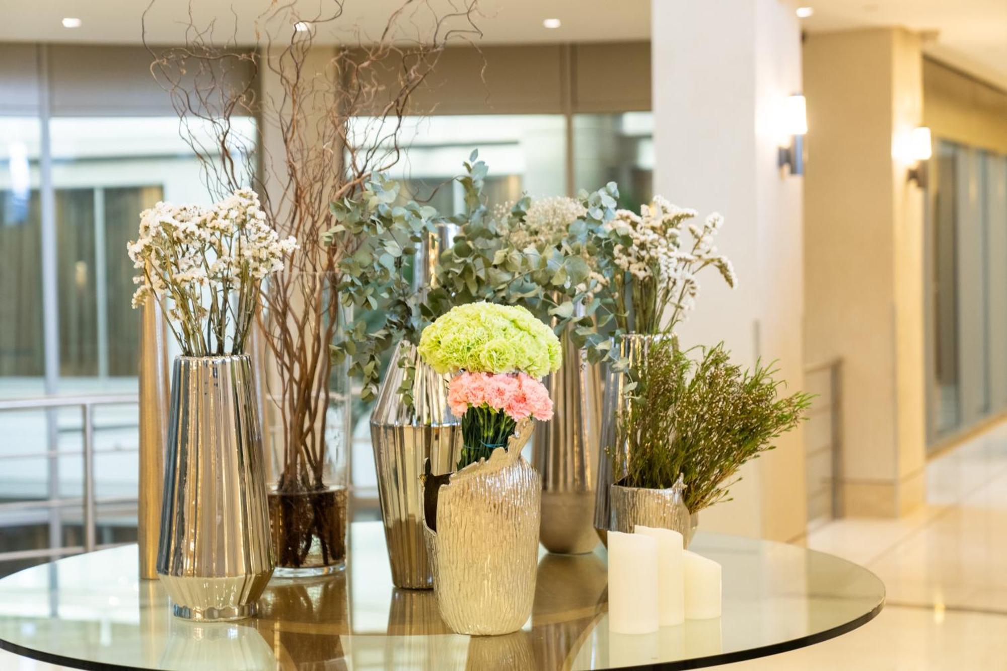 Marina Hotel Kuwait City Exterior photo Flower arrangement